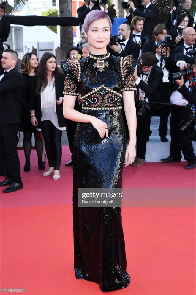 Thảm đỏ Cannes ngày 3: HLV The Face Thái Lan bất ngờ vùng lên chặt chém Bella Hadid cùng dàn mỹ nhân váy xẻ - Ảnh 23.