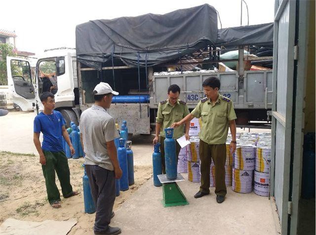 Thu giữ nửa tấn khí N2O - chất “mồi” cho dân chơi tăng khoái cảm chơi “đồ”