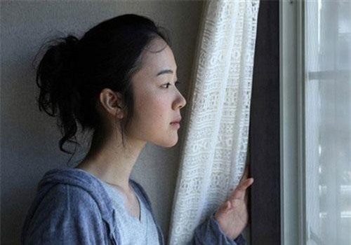 Chồng đưa con riêng về rồi ngủ lại với vợ cũ, tôi nói thì anh bảo: "Vợ cũ cũng là vợ mình, chúng tôi ngủ với nhau là lẽ thường"