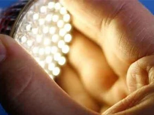Cảnh báo những nguy cơ của đèn LED đối với sức khỏe con người
