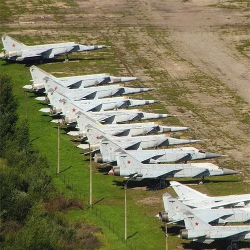 Các tiêm kích đánh chặn siêu thanh MiG-25 đã ngừng hoạt động của Không quân Nga