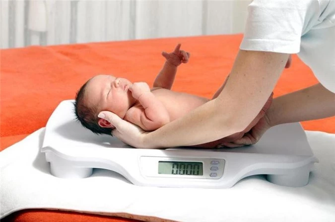 Độ tuổi của sản phụ ngày càng trẻ cũng là nguyên nhân khiến em bé sinh ra bị nhẹ cân.