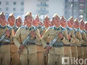 Ngỡ ngàng cách ăn mặc của tân binh Quân đội Mông Cổ