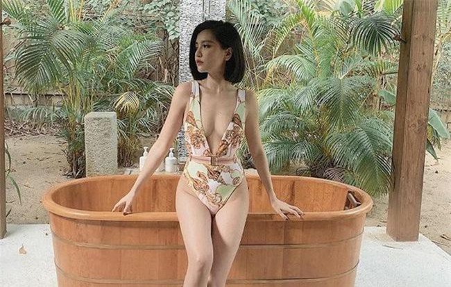 Bích Phương đáp trả đôm đốp khi bị chê diện áo tắm mà "lép kẹp"