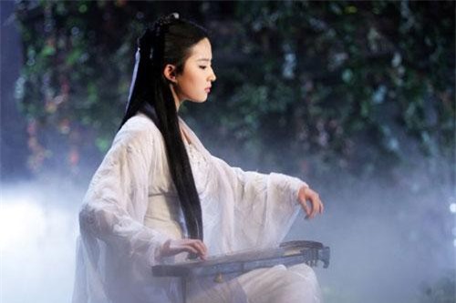 Ho&#xE0;ng &#x111;&#x1EBF; Trung Hoa tuy&#x1EC3;n phi t&#x1EA7;n &quot;g&#x1EAF;t&quot; h&#x1A1;n c&#x1EA3; thi Hoa h&#x1EAD;u