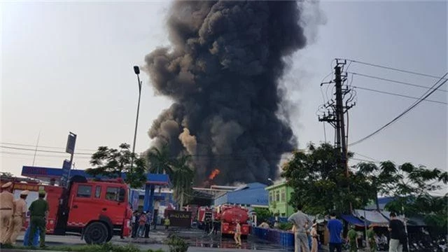 Cháy lớn kho hàng nằm gần cây xăng ở Hải Phòng - 5