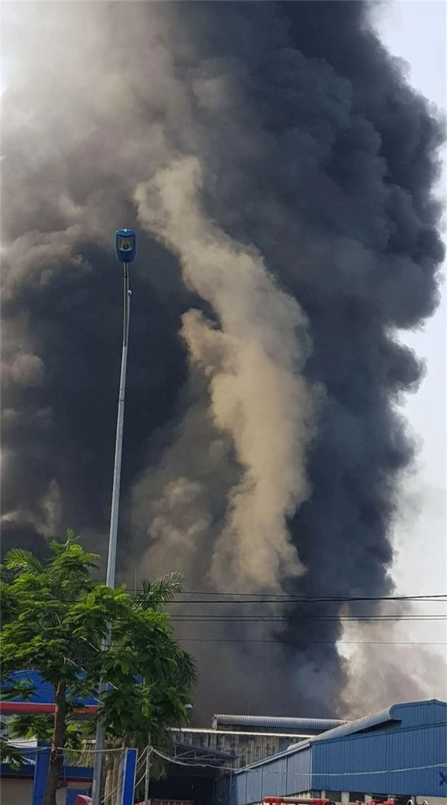 Cháy lớn kho hàng nằm gần cây xăng ở Hải Phòng - 7