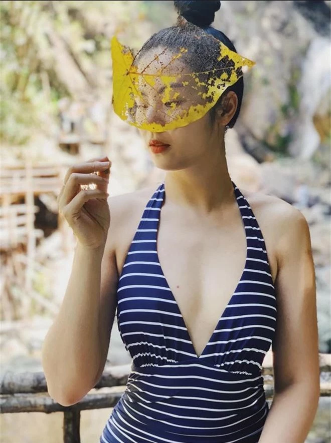 Hiếm hoi thấy Ngọc Hân diện áo tắm khoe body nóng bỏng sau 9 năm đăng quang Hoa hậu Việt Nam - Ảnh 3.