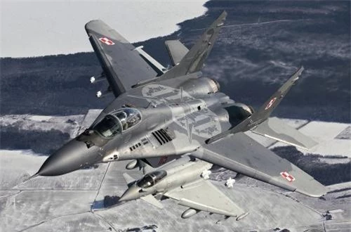 Cùng thời điểm này, Peru cũng bày tỏ việc muốn mua thêm các máy bay tiêm kích MiG-29 do Nga sản xuất. 