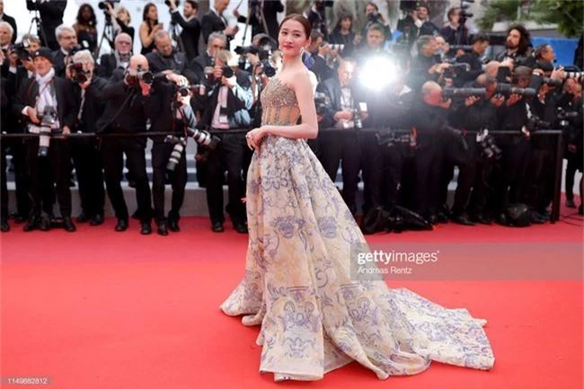 Ngộp thở với các màn khoe ngực táo bạo tại Cannes ngày 4: Mỹ nhân Như Ý Truyện khoe sắc với váy xẻ cũng vẫn chào thua siêu mẫu thả rông vòng 1 - Ảnh 7.