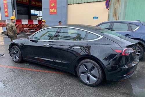 Ngắm Tesla Model 3 đầu tiên cập bến Việt Nam
