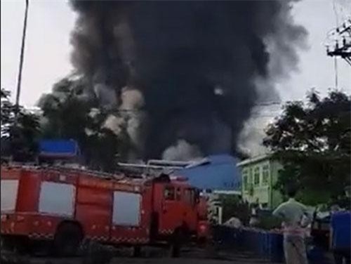  CLIP: Hiện trường vụ cháy kho hàng ở Hải Phòng