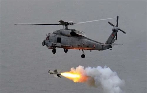 Trực thăng MH-60R Sea Hawk phóng tên lửa chống hạm AGM-119 Penguin