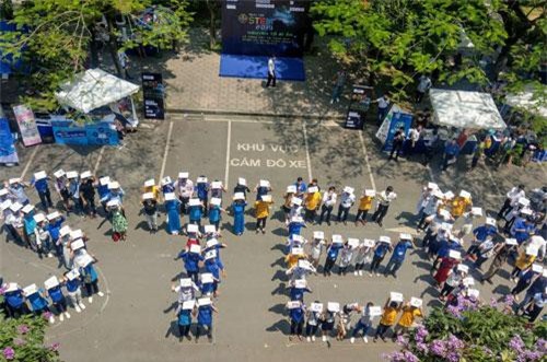 Nghìn fan của STEM đội nắng 40 độ tham gia Ngày hội 2019 ở Hà Nội