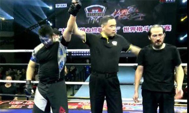 Từ Hiểu Đông hạ gục võ sư Vịnh Xuân trong 47 giây