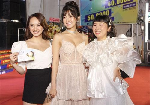 Mỹ nhân "Cà chớn, anh đừng đi" khoe thềm ngực đầy lấn át Kaity Nguyễn