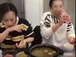 CLIP: Khi các chị em "lầy lội" thì không ai đỡ nổi