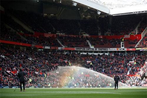 M.U bết bát, Old Trafford vẫn dẫn đầu về lượng CĐV ở Premier League