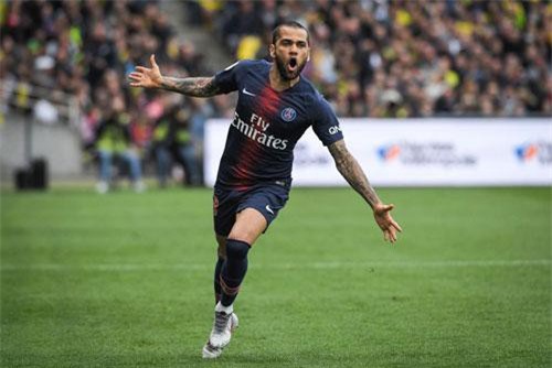 Bất đồng với PSG, Alves mở đường đến Premier League