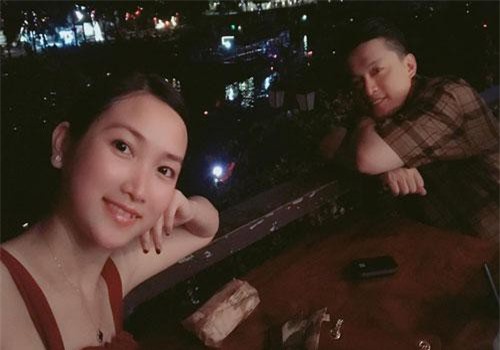 Vợ chồng Lam Trường lần đầu đi du lịch riêng sau 5 năm kết hôn mà cuối cùng vẫn không toàn tâm toàn ý vì điều này