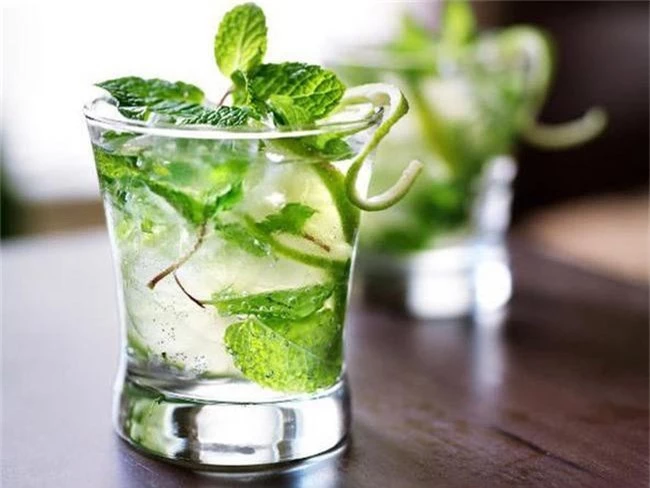 Những tuyệt chiêu tránh mất nước vào mùa nắng nóng ai cũng phải áp dụng - Ảnh 1. Những tuyệt chiêu tránh mất nước vào mùa nắng nóng ai cũng phải áp dụng - Ảnh 1.