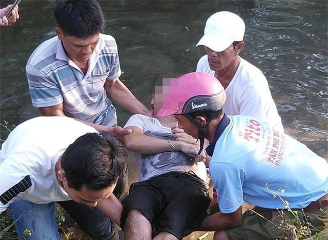 Hội An: Hoảng hồn phát hiện nam thanh niên tử vong dưới mương nước