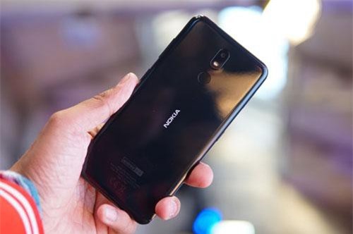 Trên tay Nokia 3.2 giá từ 2,99 triệu đồng tại Việt Nam