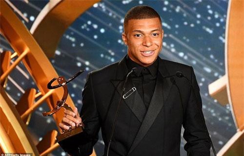 Ẵm cú đúp giải thưởng, Mbappe mở đường đến Real