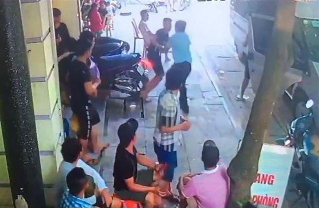 Thanh Hóa: Nhóm côn đồ xông vào nhà nghỉ chém tới tấp chủ nhà