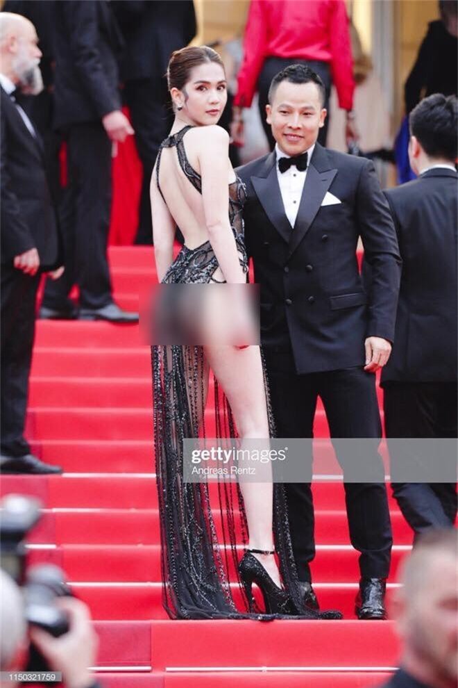 Ngọc Trinh lần đầu đi thảm đỏ Cannes đã gây sốc với trang phục hở hang nhức mắt, khoe thân phản cảm - Ảnh 4. Ngọc Trinh lần đầu đi thảm đỏ Cannes đã gây sốc với trang phục hở hang nhức mắt, khoe thân phản cảm - Ảnh 4.