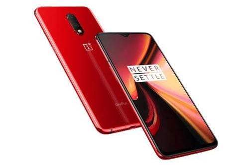 “Trái tim” của OnePlus 7 là vi xử lý Qualcomm Snapdragon 855 lõi 8 với xung nhịp tối đa 2,84 GHz, GPU Adreno 640. RAM 6 GB/ROM 128 GB hoặc RAM 8 GB/ROM 256 GB, không có khay cắm thẻ microSD. Hệ điều hành Android 9.0 Pie, được tùy biến trên giao diện OxygenOS 9.5.