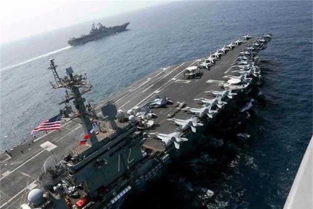 Tàu chiến Mỹ tập trận rầm rộ sát Iran giữa lúc căng thẳng - 1