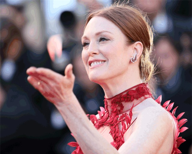 Choáng ngợp trước vẻ đẹp của nữ diễn viên 58 tuổi