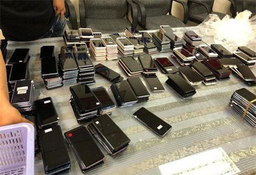 TPHCM: Hải quan sân bay bắt giữ lô hàng điện thoại cũ trị giá 3 tỷ đồng