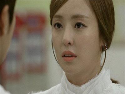 Lên sân thượng phơi đồ, vô tình thấy chồng và em dâu cãi nhau nảy lửa, tôi chết điếng khi phát hiện bí mật động trời