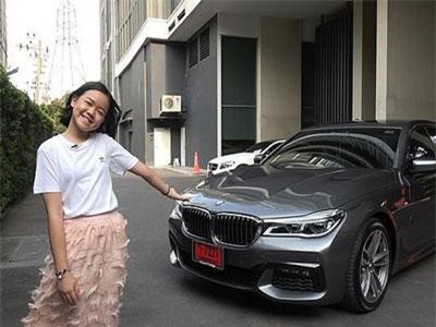 Chuyên gia trang điểm 12 tuổi tự mua siêu xe trị giá 4,5 tỷ đồng mừng sinh nhật