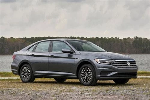 10. Volkswagen Jetta 2019 (giá khởi điểm: 19.440 USD).