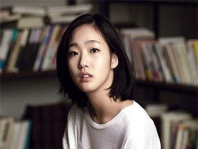 “Nàng thơ” 18+ Kim Go Eun nhận “gạch đá” vì bị cho không xứng với Lee Min Ho