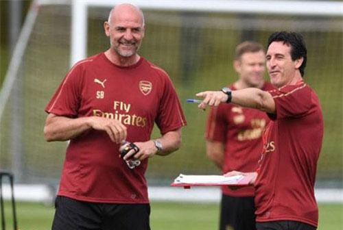 Vì đại sự, Emery sắp loại bỏ “cánh tay phải” của Wenger
