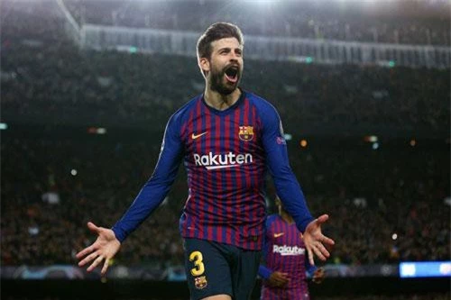 Trung vệ: Gerard Pique (Barcelona).