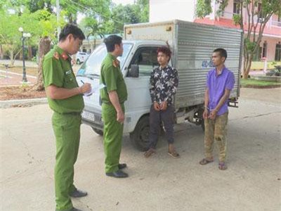 Đắk Lắk: Bắt hai đối tượng không có bằng lái vẫn liều lĩnh trộm xe ô tô tải