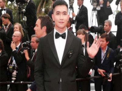 Sau Ngọc Trinh, "tình tin đồn" một thời của Angela Phương Trinh - Võ Cảnh điển trai trong lần đầu xuất hiện trên thảm đỏ LHP Cannes