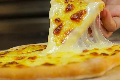 Miếng pizza sầu riêng vàng ươm, thơm ngậy, nhìn thôi đã thấy thèm.