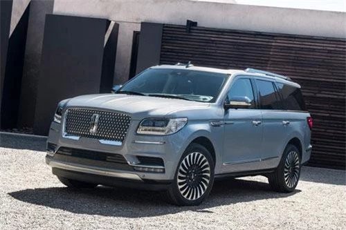 7. Lincoln Navigator 2019 (giá khởi điểm: 74.500 USD).