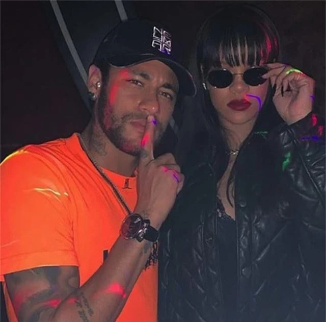 Neymar gây “bão” khi lộ ảnh tiệc tùng cùng nữ ca sĩ Rihanna - 1