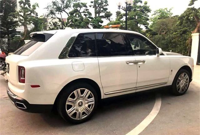 Siêu xe Rolls-Royce Cullinan đột ngột xuất hiện tại Việt Nam - 5