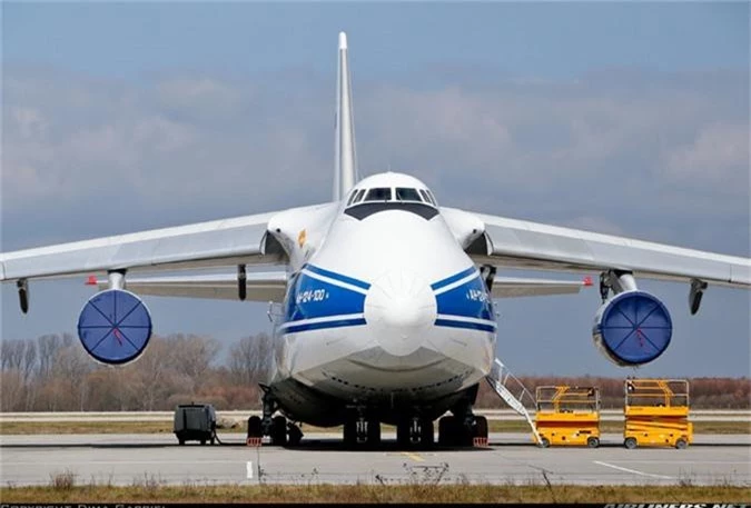 Soi ung vien “tong tien” sieu van tai co An-124 ve vuon-Hinh-8