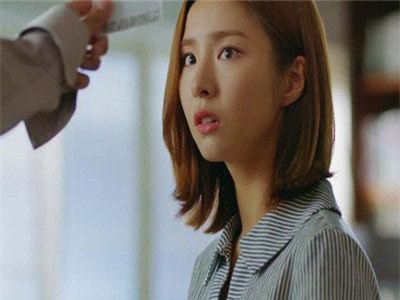 Chồng "thẳng cổ" đuổi vợ tay trắng ra khỏi nhà, tưởng phải lang thang khốn đốn nào ngờ hành động sau đó của nàng khiến gã vừa căm vừa tiếc