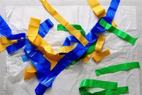 Chế áo mưa, tạp dề từ túi ni lông đẹp không tưởng
