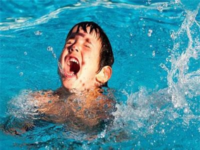 Đã có không ít ca đuối nước thương tâm: Đây là những gì cần làm để tránh tai nạn đuối nước khi cho trẻ đi bơi